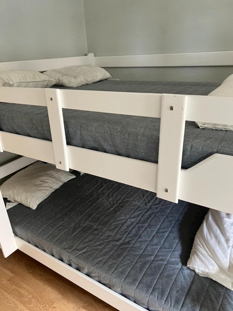 Apartment Ruim, Lichtrijk Met Groot Terras Uitstekend Gelegen In De Panne